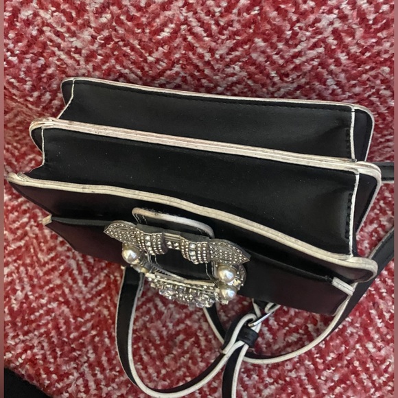 Trendy Silver Rhinestone Buckle Black Crossbody Bag - Picture 2 of 8